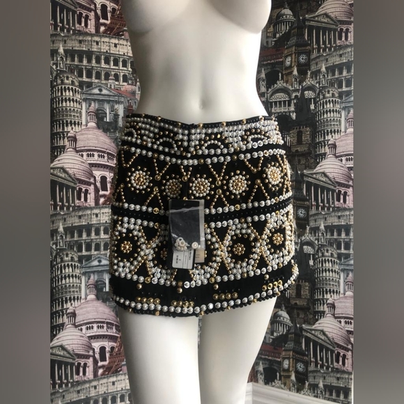 Woman skirt. - Picture 3 of 8